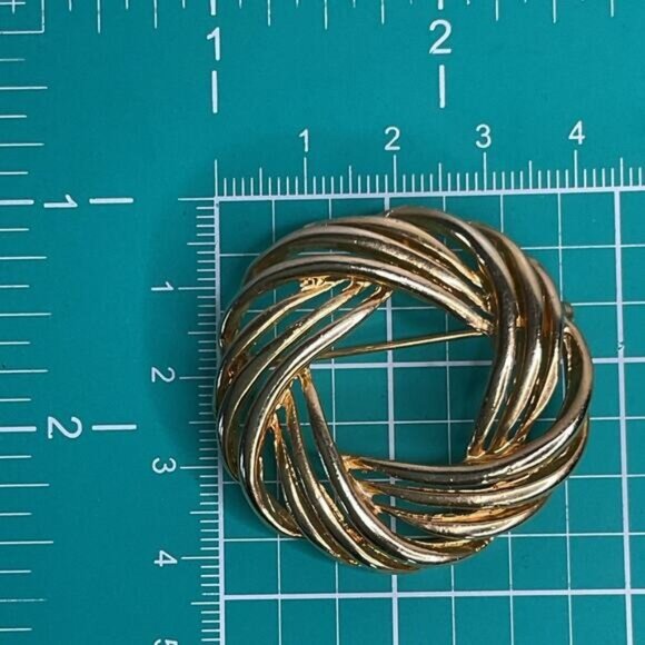 Vintage Gold-Tone Twisted Rope Circular Brooch Pin - Picture 6 of 6